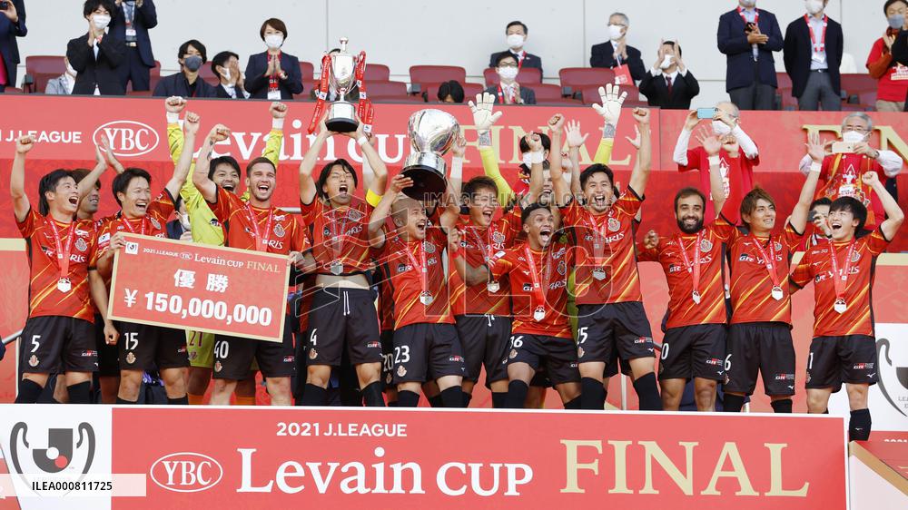 Soccer: Grampus down Cerezo for 1st Levain Cup title