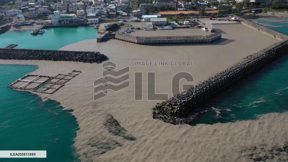 Okinawa starts removing pumice stones