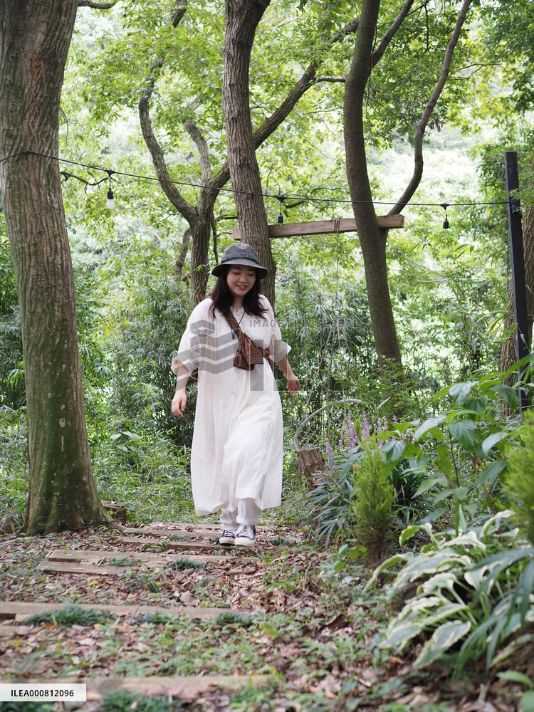 Chill out camping girls