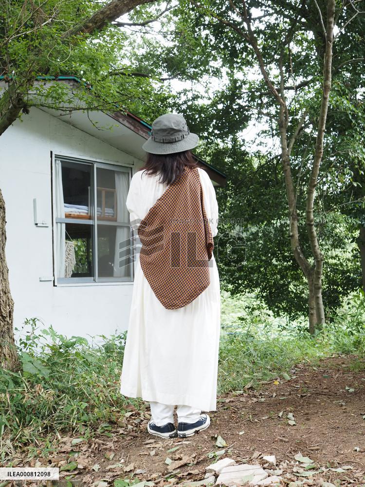 Chill out camping girls