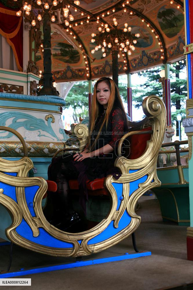 Gothic & Lolita fashion