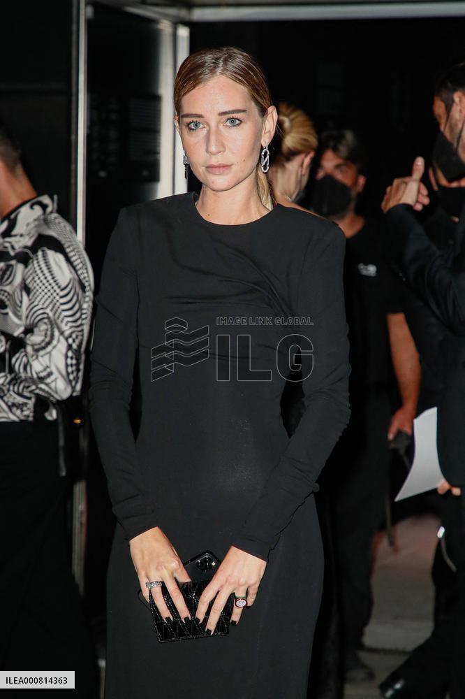 MFW - Versace Arrivals