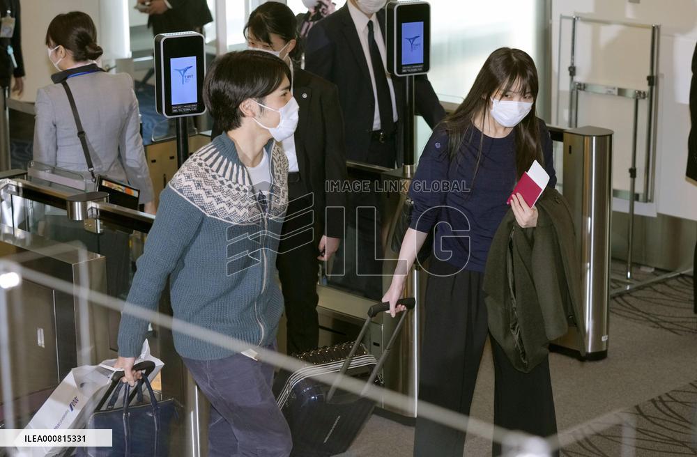 Former princess Mako, husband leave Japan to start new life in U.S.