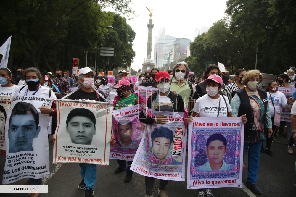 March For 43 Students Killed Seven Years Ago - Mexico