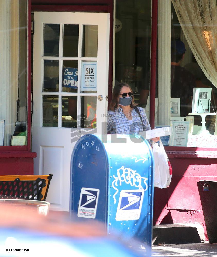 Jodie Foster Out - NYC