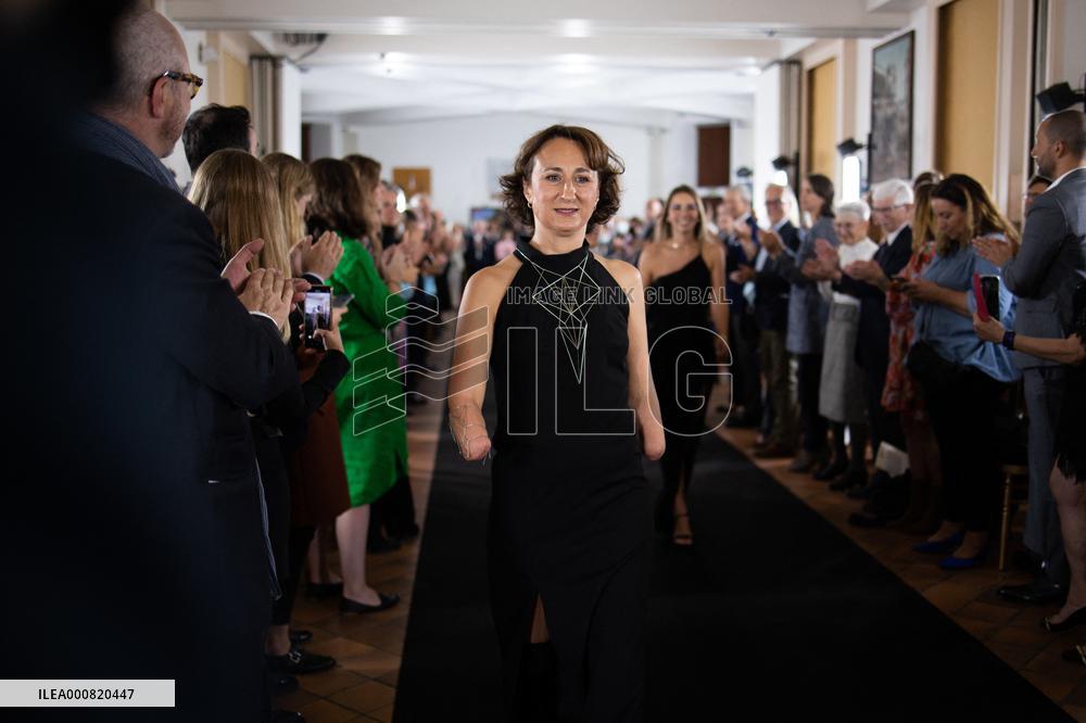 Fashion show for civilian amputees - Paris