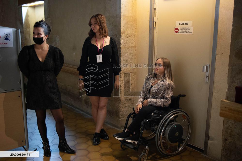 Fashion show for civilian amputees - Paris