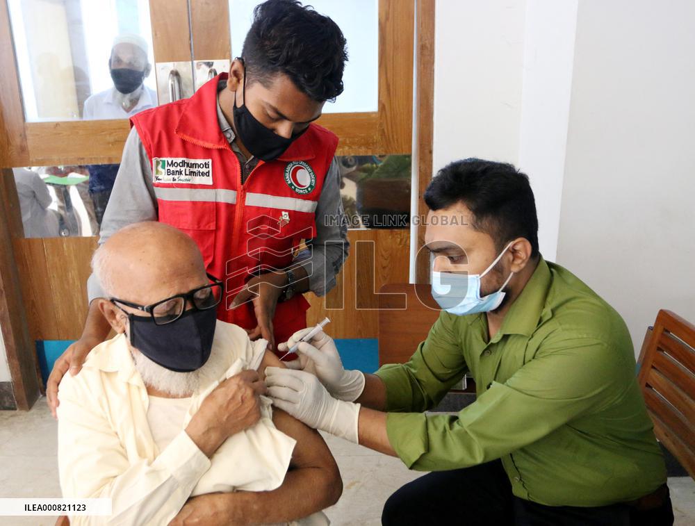 Second dose of moderna vaccination in Dhaka
