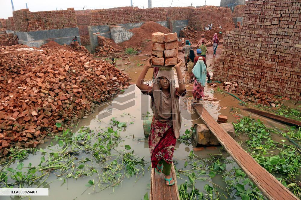 Around 400,000 Migrants Arrive Every Year To Work At Brickfields - Dhaka