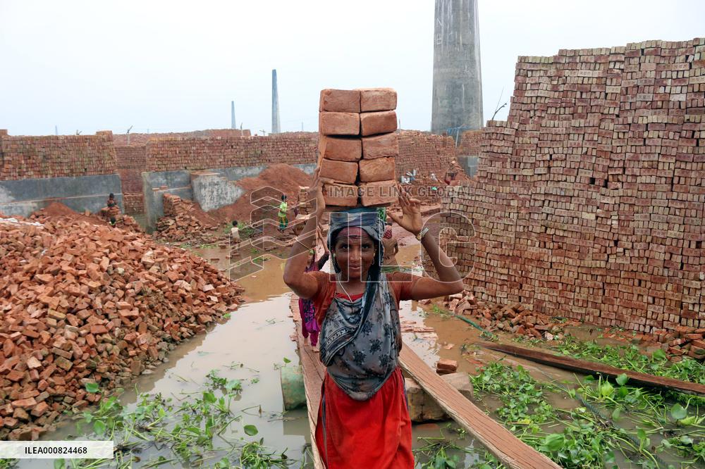 Around 400,000 Migrants Arrive Every Year To Work At Brickfields - Dhaka