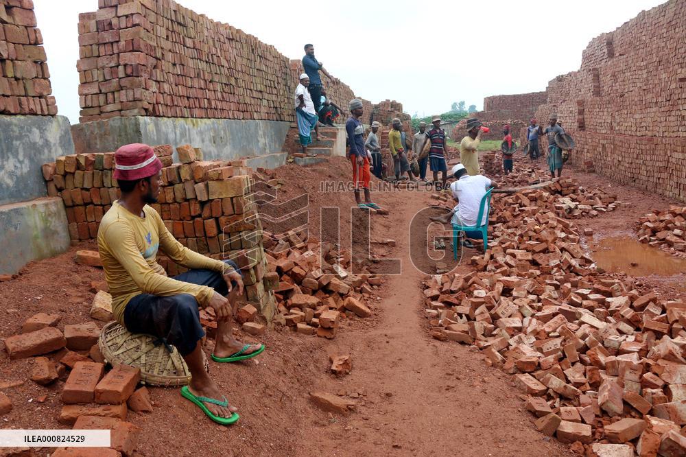 Around 400,000 Migrants Arrive Every Year To Work At Brickfields - Dhaka