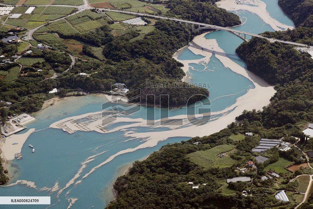 Pumice stones at Okinawa coasts