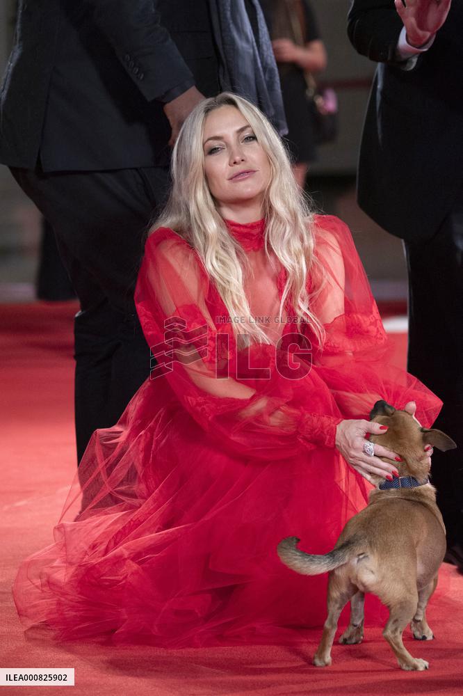 Venice - Mona Lisa And The Blood Moon Premiere AM