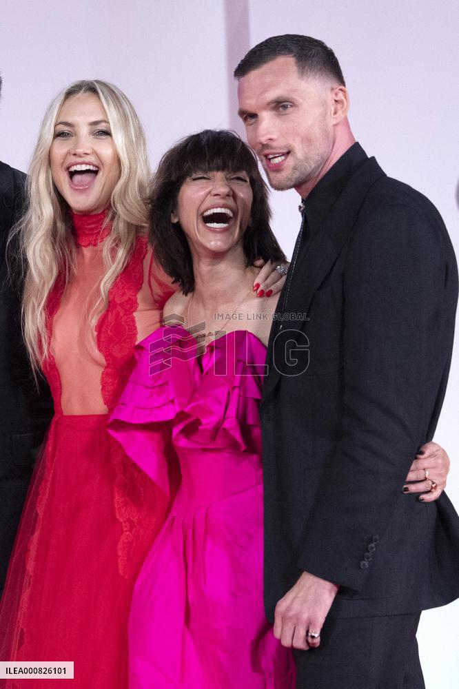Venice - Mona Lisa And The Blood Moon Premiere AM