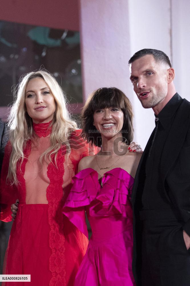 Venice - Mona Lisa And The Blood Moon Premiere AM