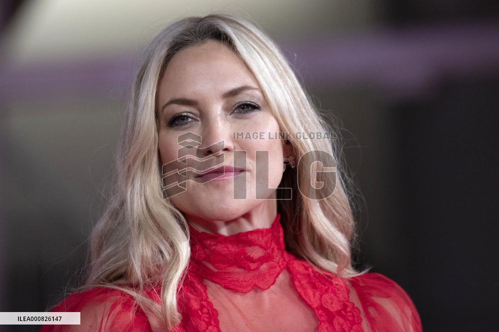 Venice - Mona Lisa And The Blood Moon Premiere AM