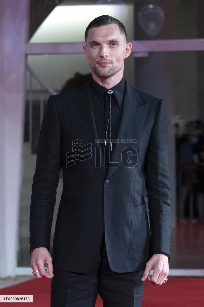 Venice - Mona Lisa And The Blood Moon Premiere AM