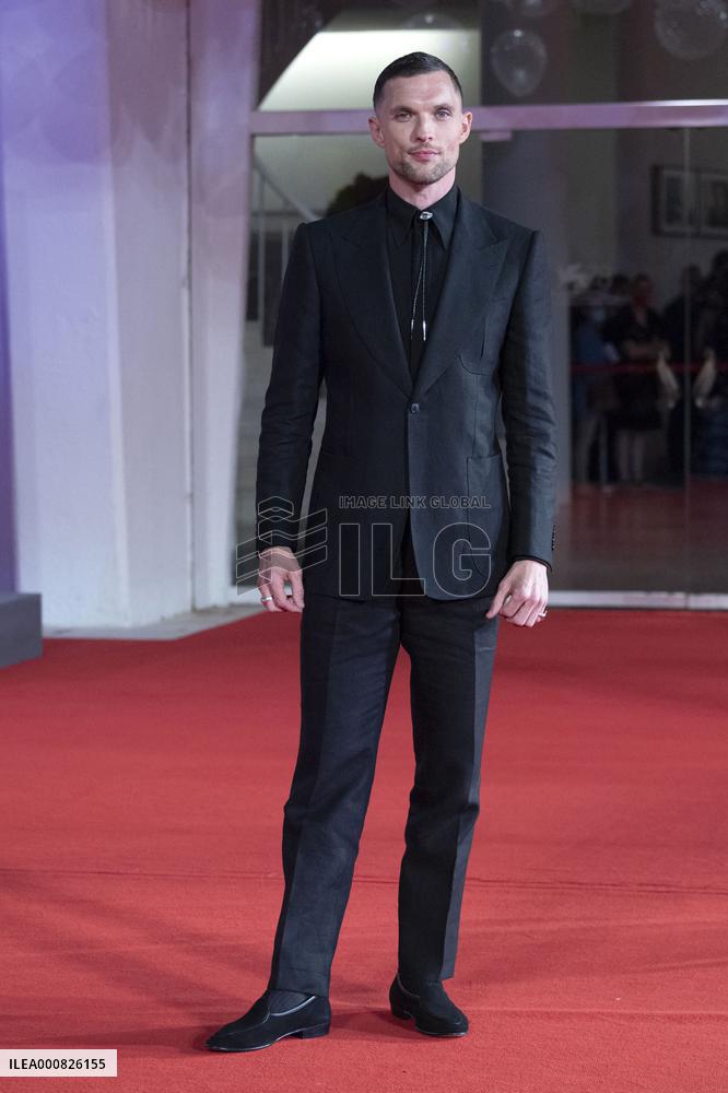 Venice - Mona Lisa And The Blood Moon Premiere AM