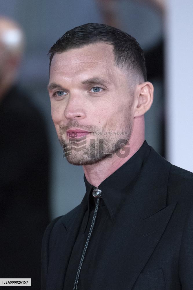 Venice - Mona Lisa And The Blood Moon Premiere AM
