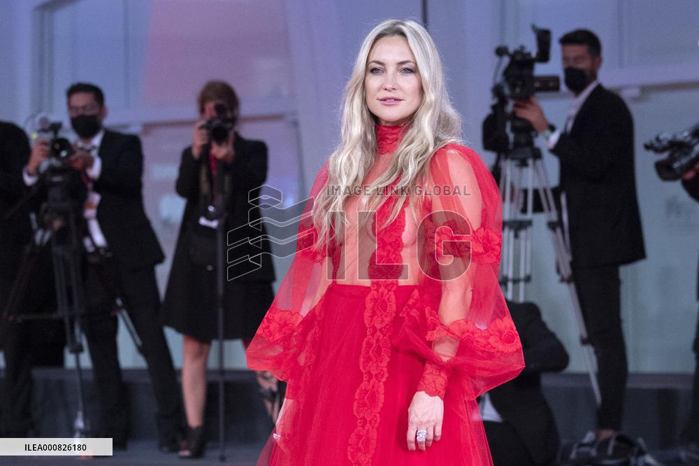 Venice - Mona Lisa And The Blood Moon Premiere AM