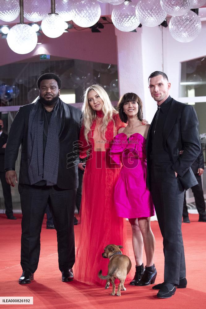 Venice - Mona Lisa And The Blood Moon Premiere AM