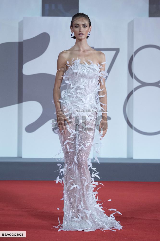 Venice - Les Choses Humaines Premiere AM