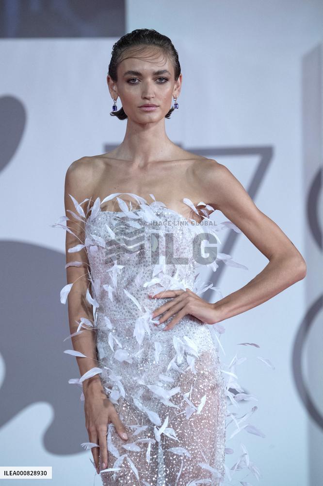 Venice - Les Choses Humaines Premiere AM