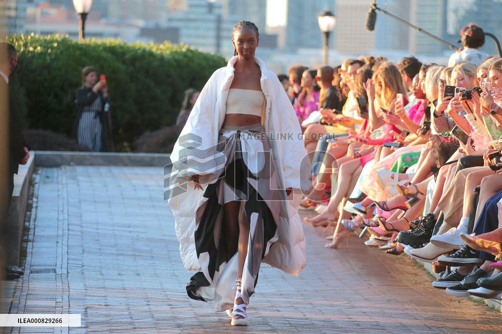 Celebs at Cynthia Rowley during fashion week - New York