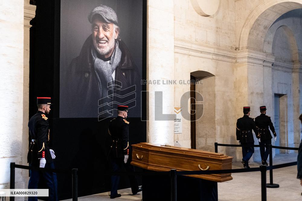 Public Homage to Jean-Paul Belmondo - Paris