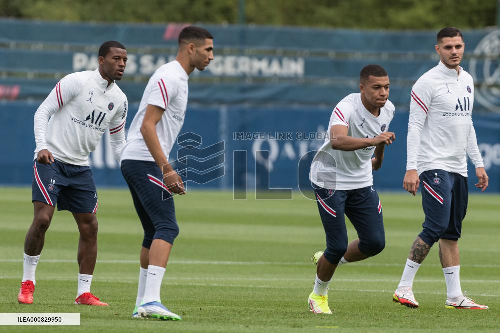 PSG Training Session - Saint Germain en Laye