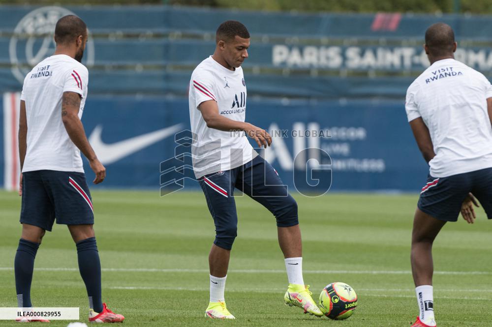 PSG Training Session - Saint Germain en Laye