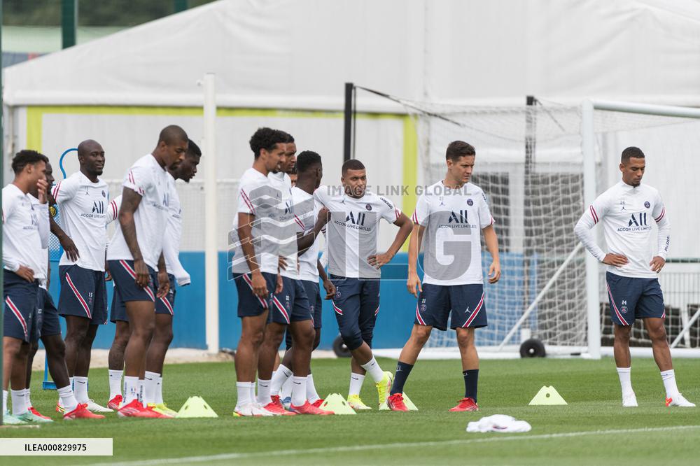 PSG Training Session - Saint Germain en Laye