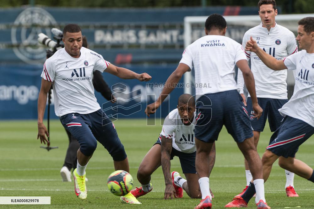 PSG Training Session - Saint Germain en Laye