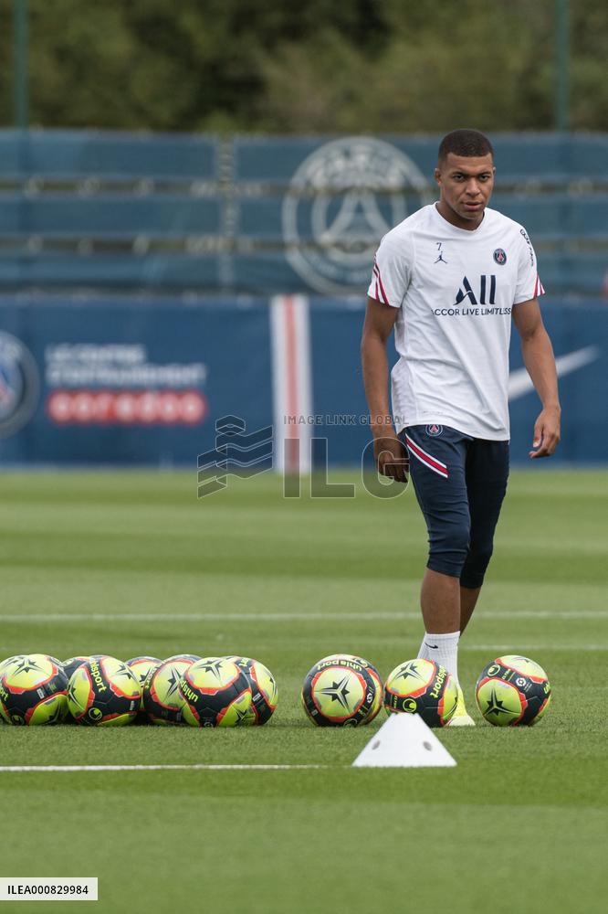 PSG Training Session - Saint Germain en Laye