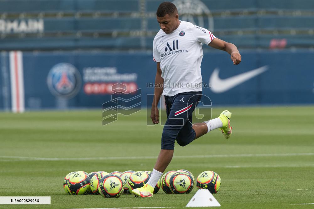 PSG Training Session - Saint Germain en Laye