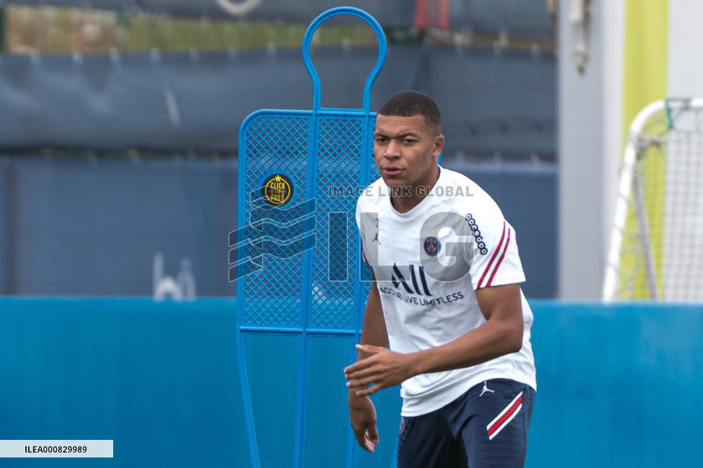 PSG Training Session - Saint Germain en Laye