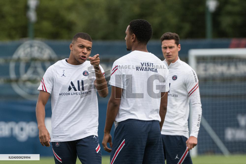PSG Training Session - Saint Germain en Laye