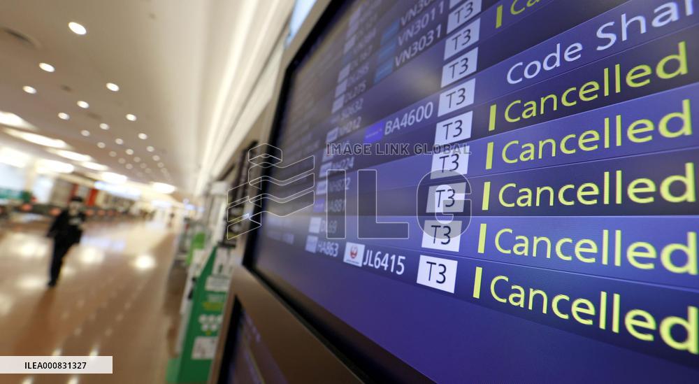 Quiet Haneda airport after global entry ban amid virus fear