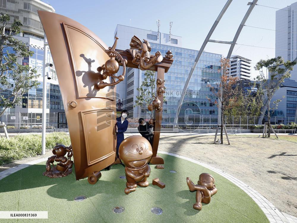Doraemon statue unveiled in Tokyo