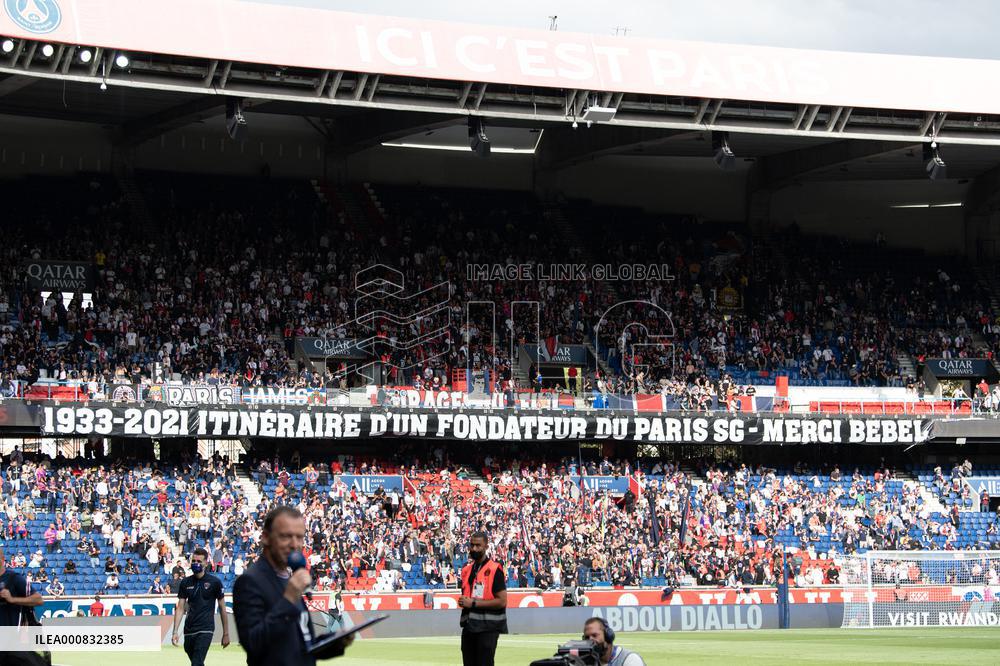 Ligue 1 - Paris Saint-Germain v Clermont - Tribute to Jean-Paul Belmondo