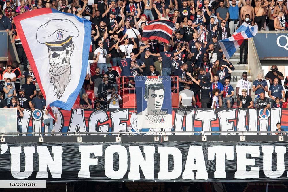 Ligue 1 - Paris Saint-Germain v Clermont - Tribute to Jean-Paul Belmondo