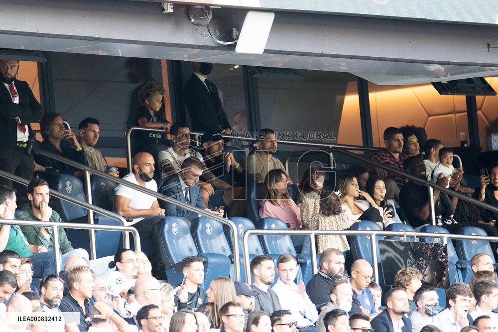 Ligue 1-Paris Saint-Germain v Clermont-Paris.