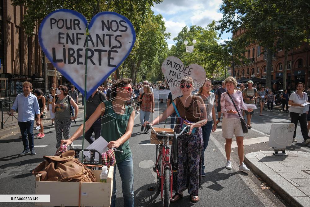 Protest Against Sanitary Pass And Vaccination - Toulouse