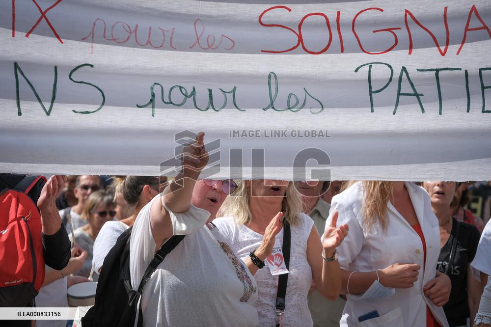 Protest Against Sanitary Pass And Vaccination - Toulouse