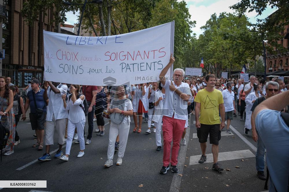 Protest Against Sanitary Pass And Vaccination - Toulouse