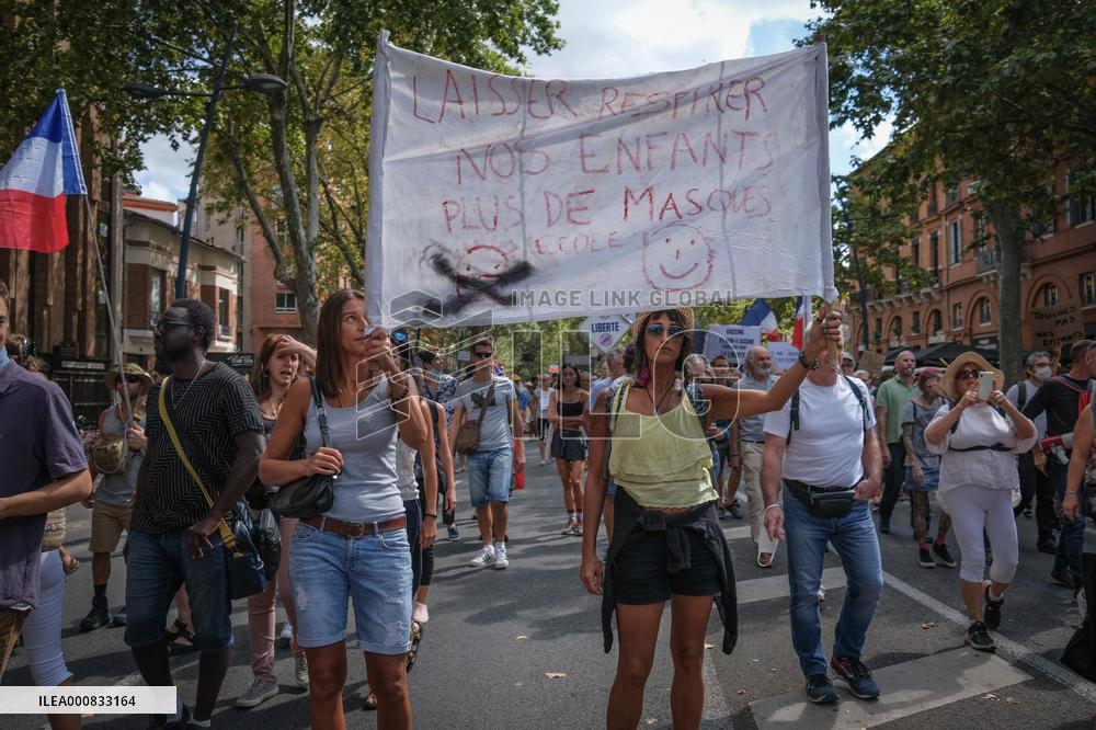 Protest Against Sanitary Pass And Vaccination - Toulouse