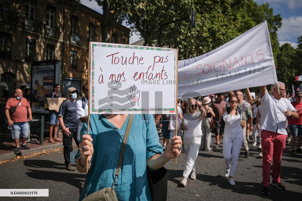 Protest Against Sanitary Pass And Vaccination - Toulouse