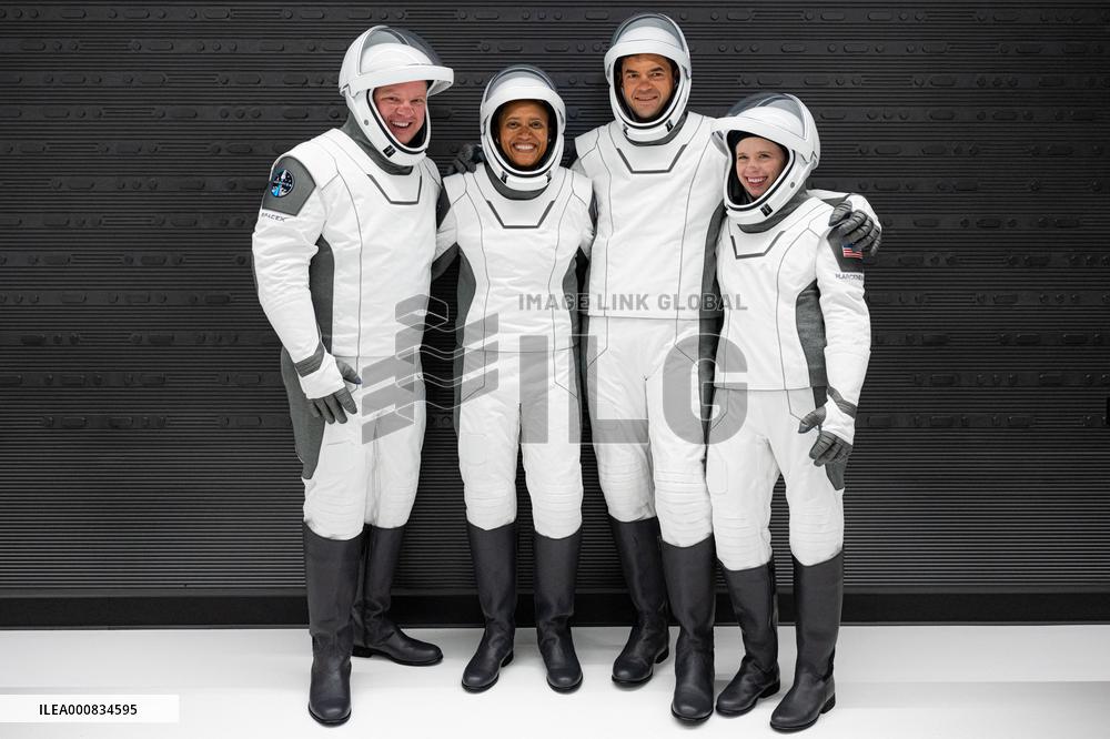 SpaceX First All-Civilian Crew Takes Off