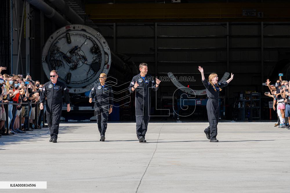 SpaceX First All-Civilian Crew Takes Off
