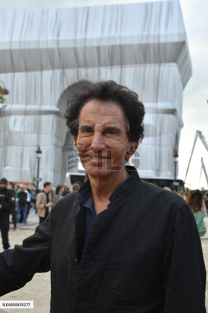 Wrapped Arc De Triomphe Before An Inauguration - Paris